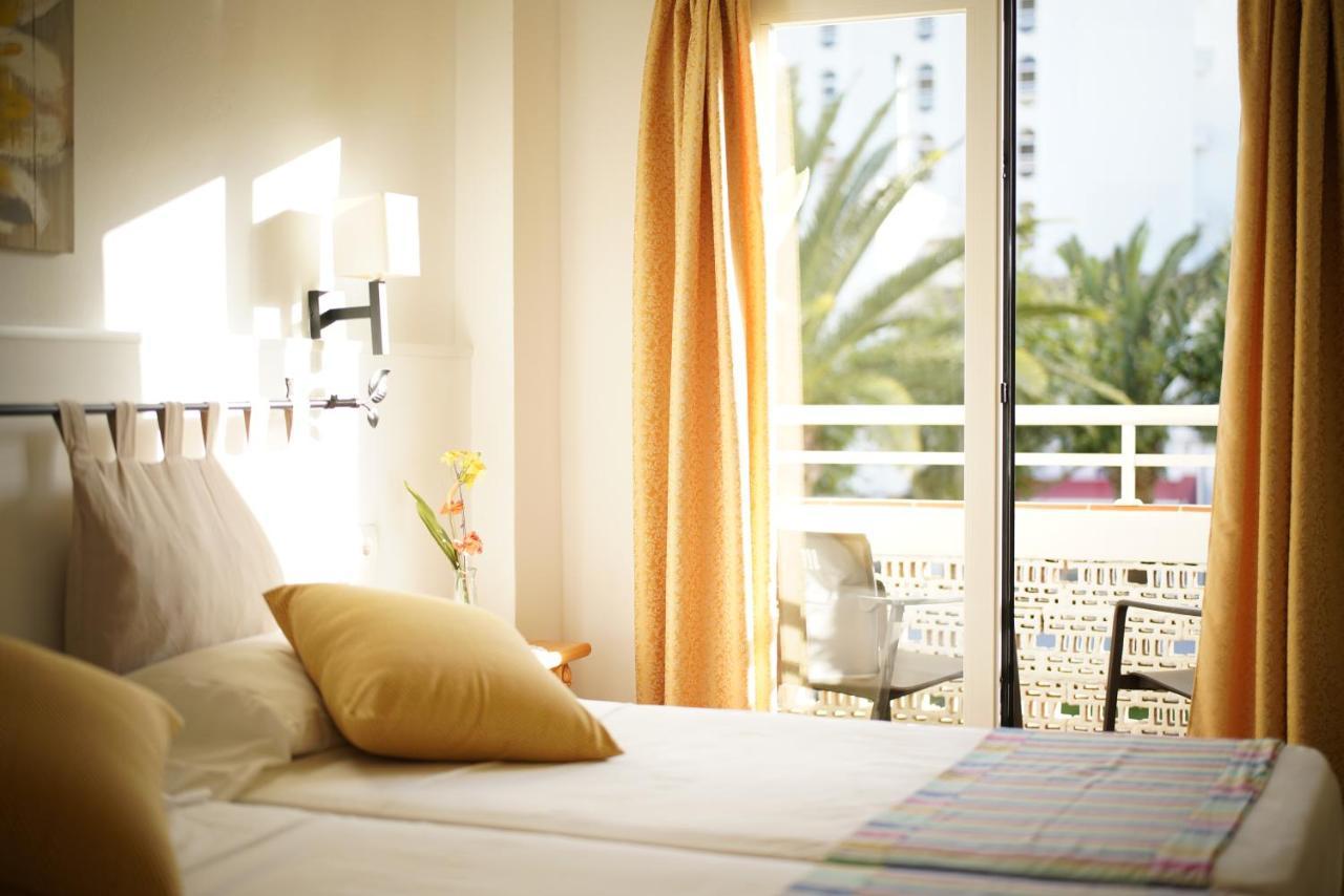 Hostal Yebisah Santa Eularia des Riu Exterior foto