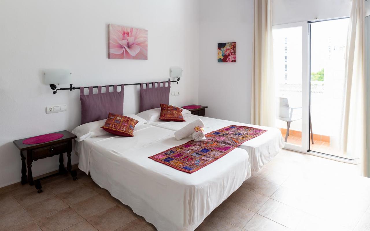 Hostal Yebisah Santa Eularia des Riu Exterior foto