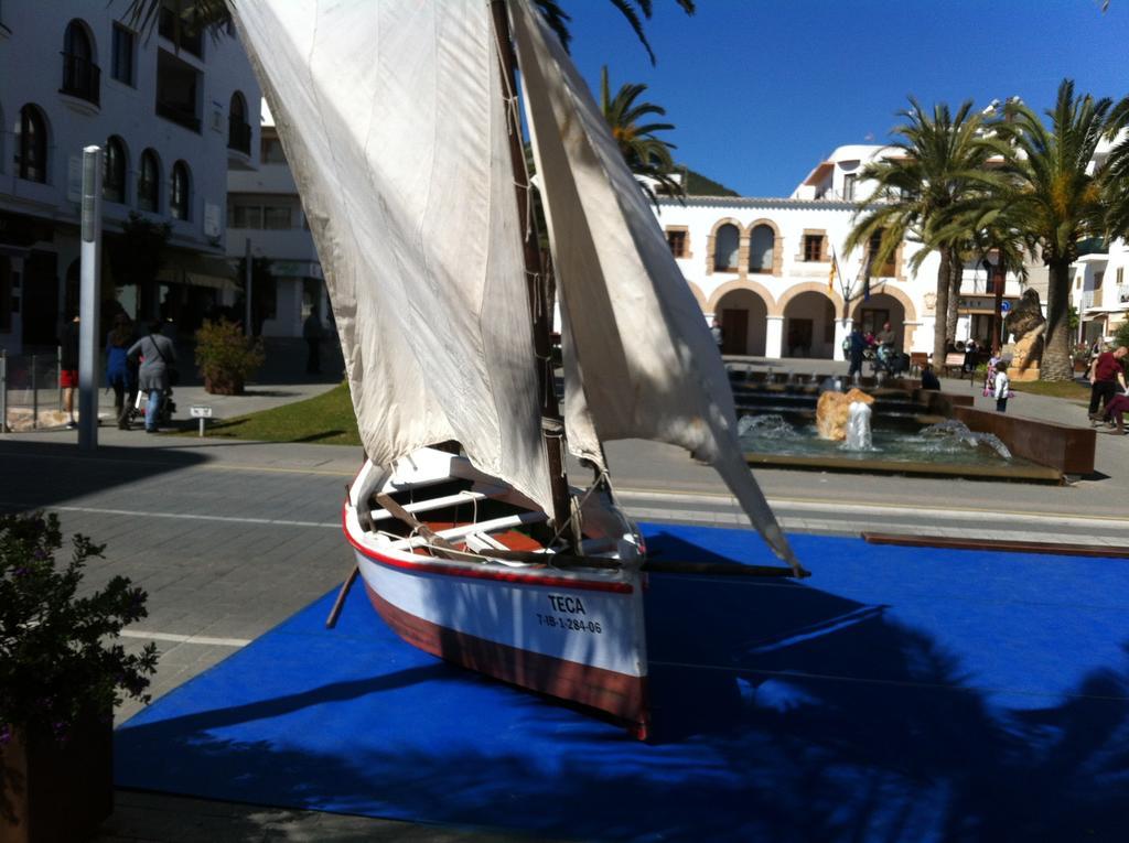 Hostal Yebisah Santa Eularia des Riu Exterior foto