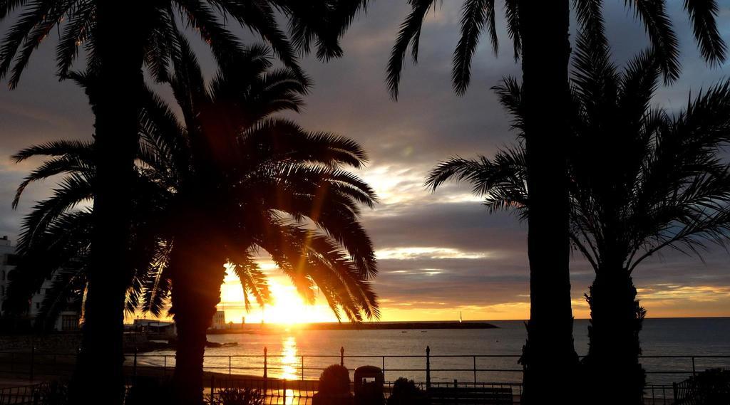 Hostal Yebisah Santa Eularia des Riu Exterior foto
