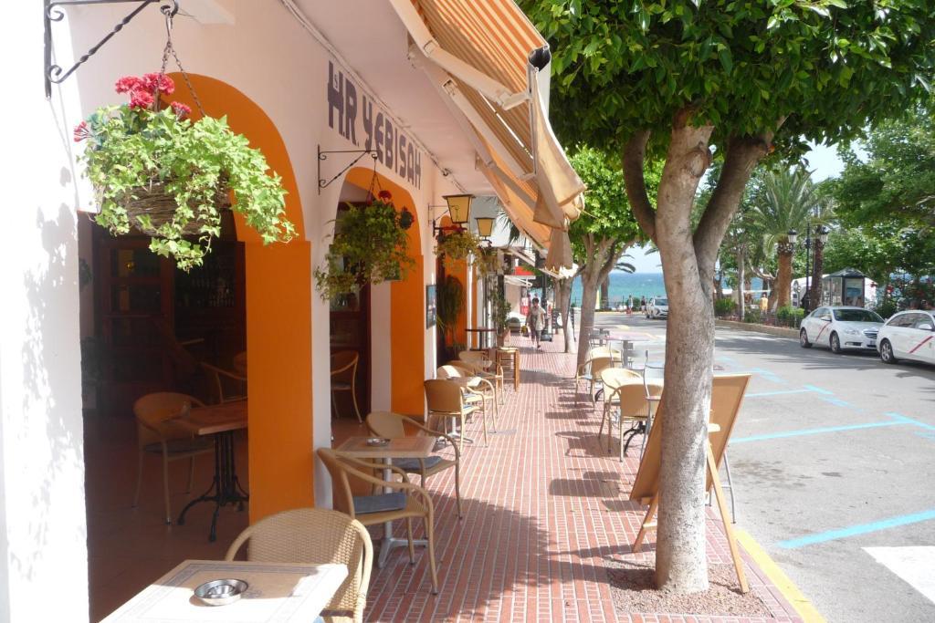 Hostal Yebisah Santa Eularia des Riu Exterior foto