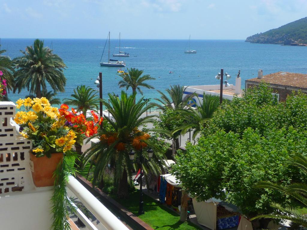 Hostal Yebisah Santa Eularia des Riu Exterior foto