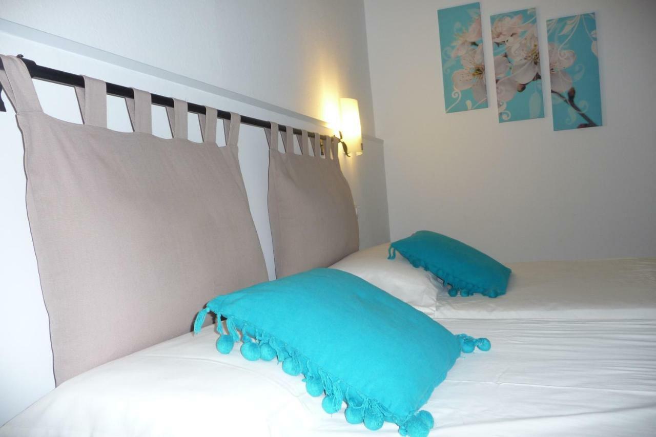 Hostal Yebisah Santa Eularia des Riu Exterior foto