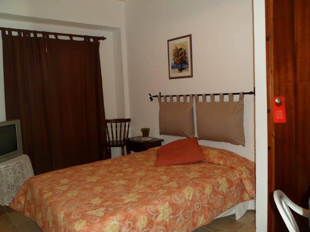 Hostal Yebisah Santa Eularia des Riu Exterior foto